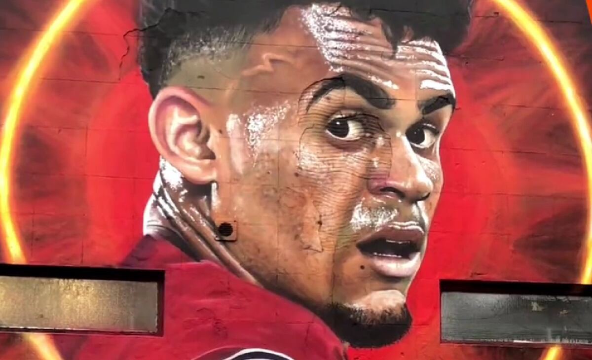 Luis Díaz y el mural en Liverpool