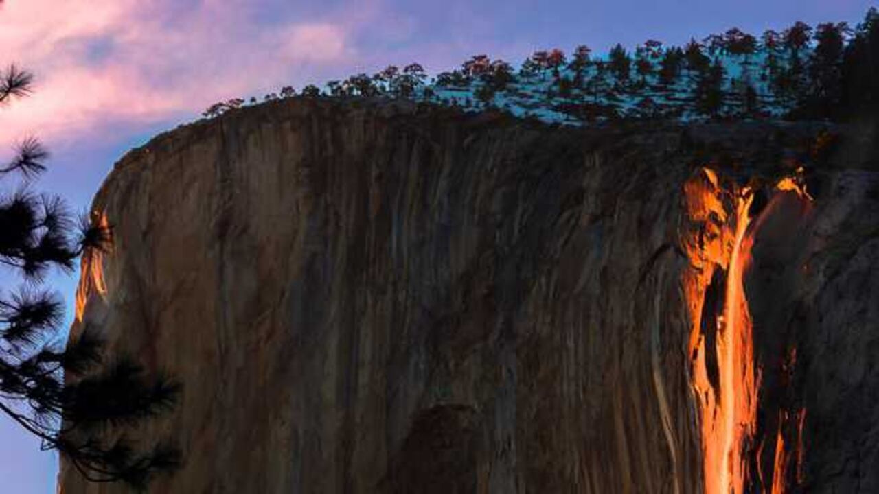 El 15 de febrero apenas pasadas las 5.30 pm la "cascada de fuego" pudo verse durante 10 minutos en el parque Yosemite. Sangeeta Dey tomó esta imagen del raro fenómeno.