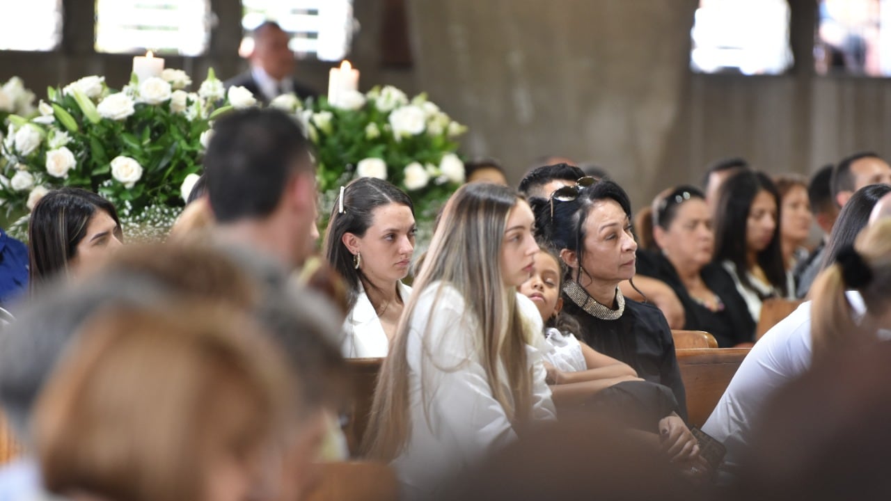 Exequias Darío Gómez. Familia y amigos en la Iglesia de Santa Gema despiden al Rey del Despecho