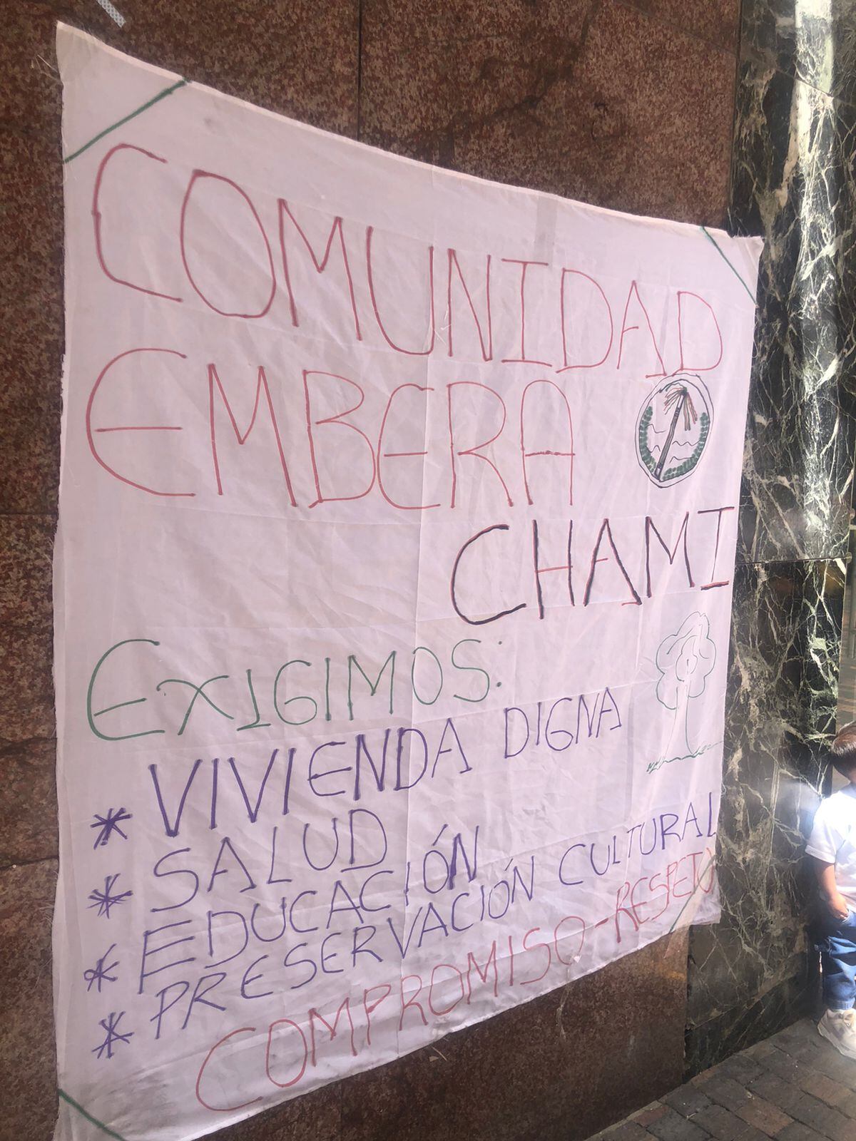 Se movilizaron por el centro de Bogotá, luego de que el ministerio aseguró que no les ayudaría porque “no hay contrato”.