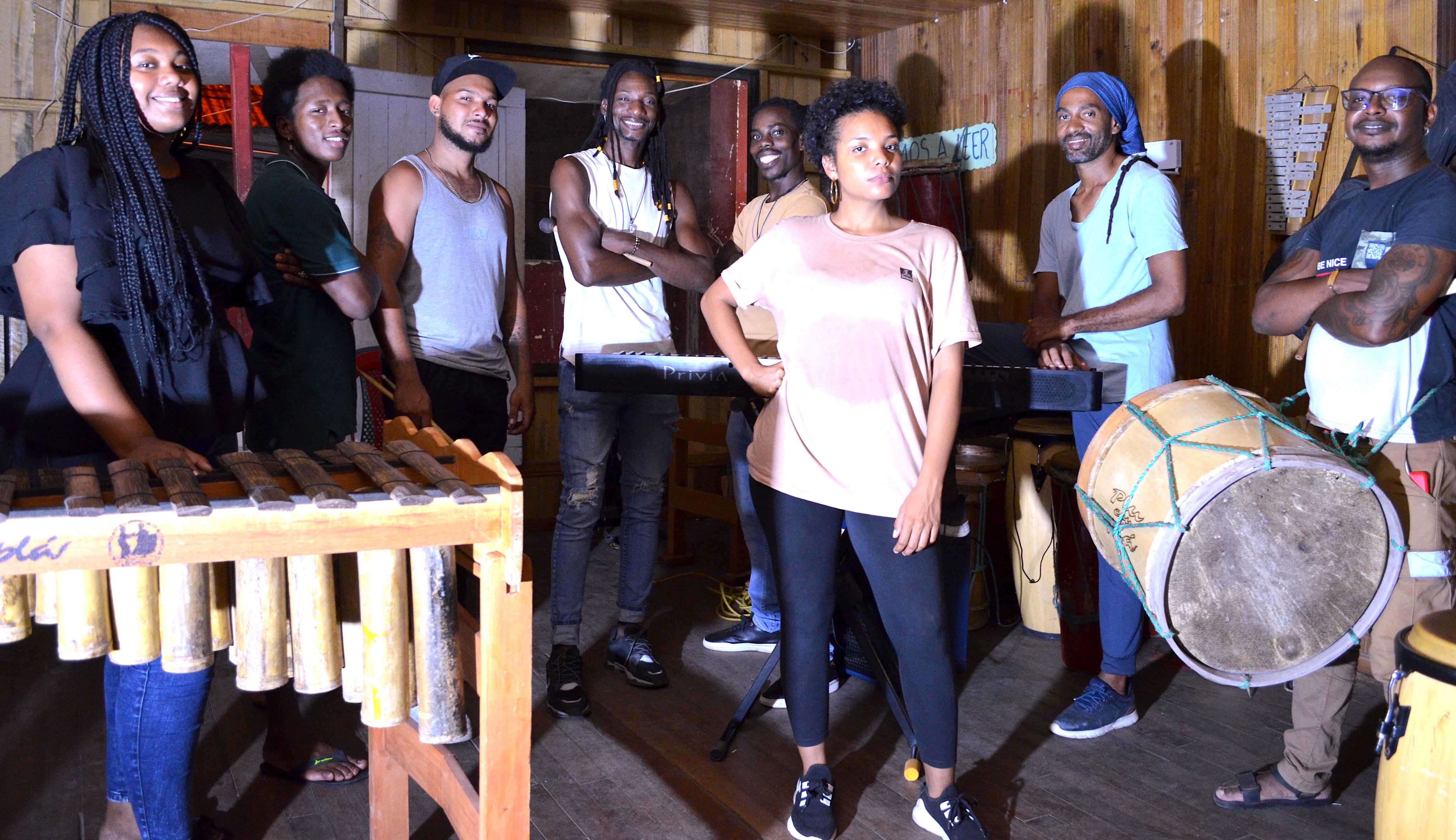 Agrupación Plu con Pla