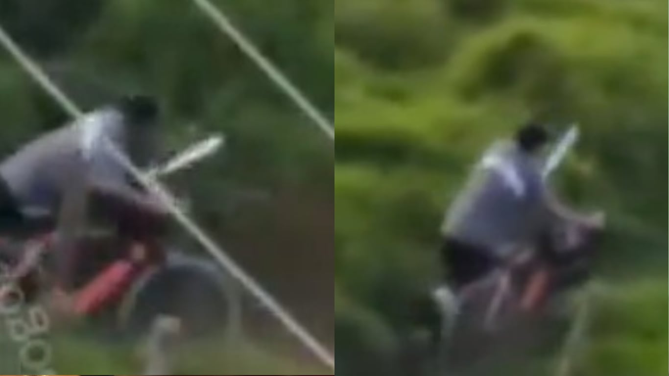 Estos sujetos estarían robando con machete en mano a ciudadanos que transitan por este lugar.