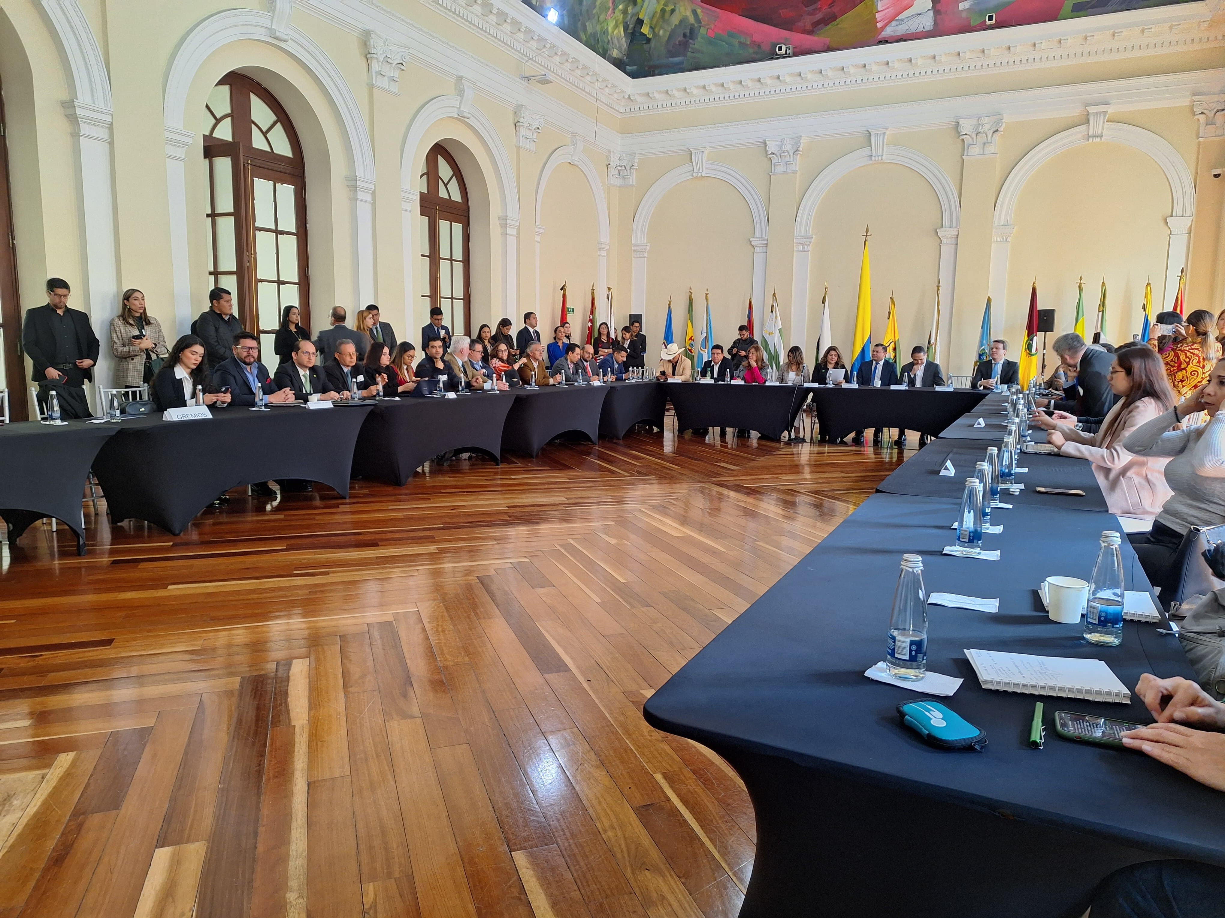 Reunión para la reforma a la salud en el Congreso.