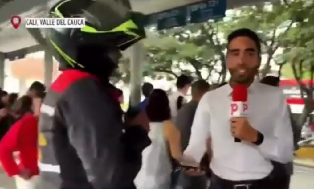 Periodista que informaba sobre caos en el MIO en Cali fue sacado de la estación Universidades cuando estaba en directo.