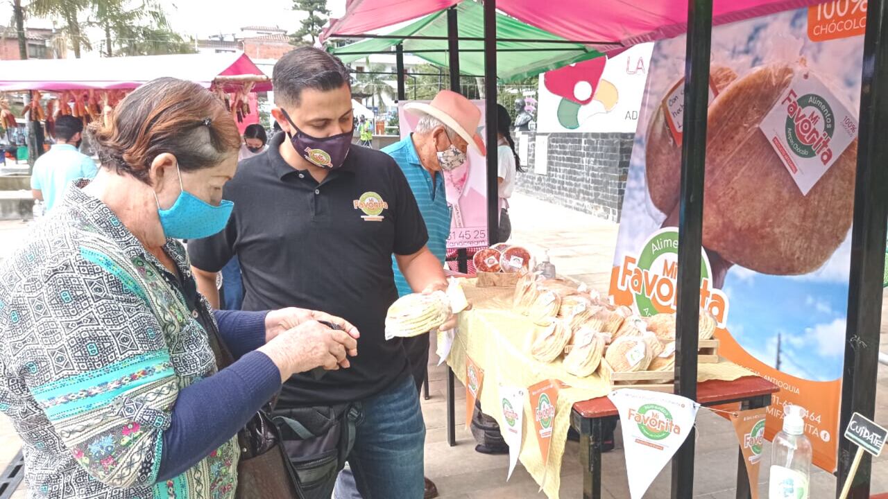 Ambos se desempeñaban en Venezuela como un periodista y abogado