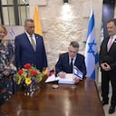 Miembros de la diplomacia de ambos países acompañaron a los cancilleres en la inauguración.