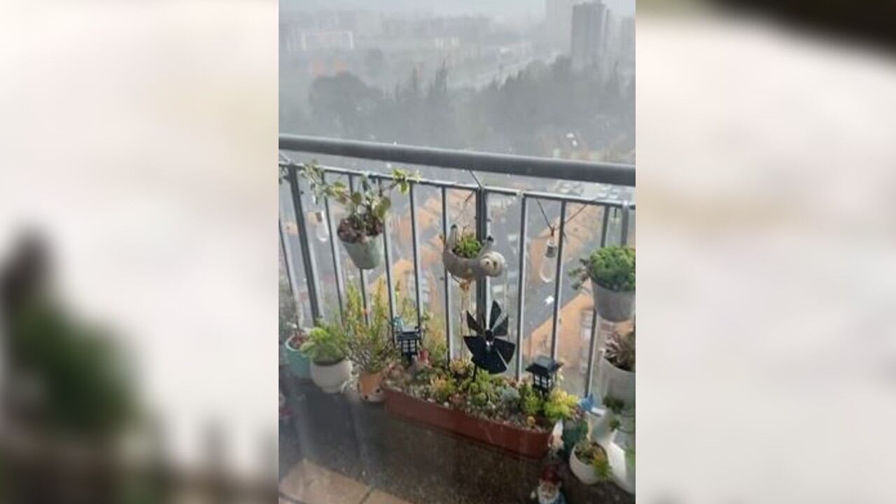 Fuertes lluvias y caída de granizo en Bogotá.