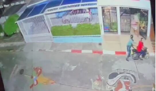 Momento de la llegada de los asesinos a la vivienda de la víctima.