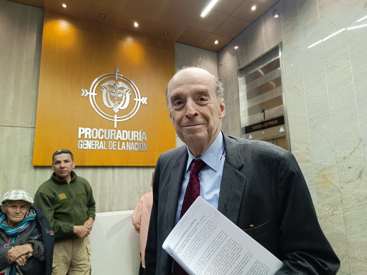 Álvaro Leyva en la Procuraduría