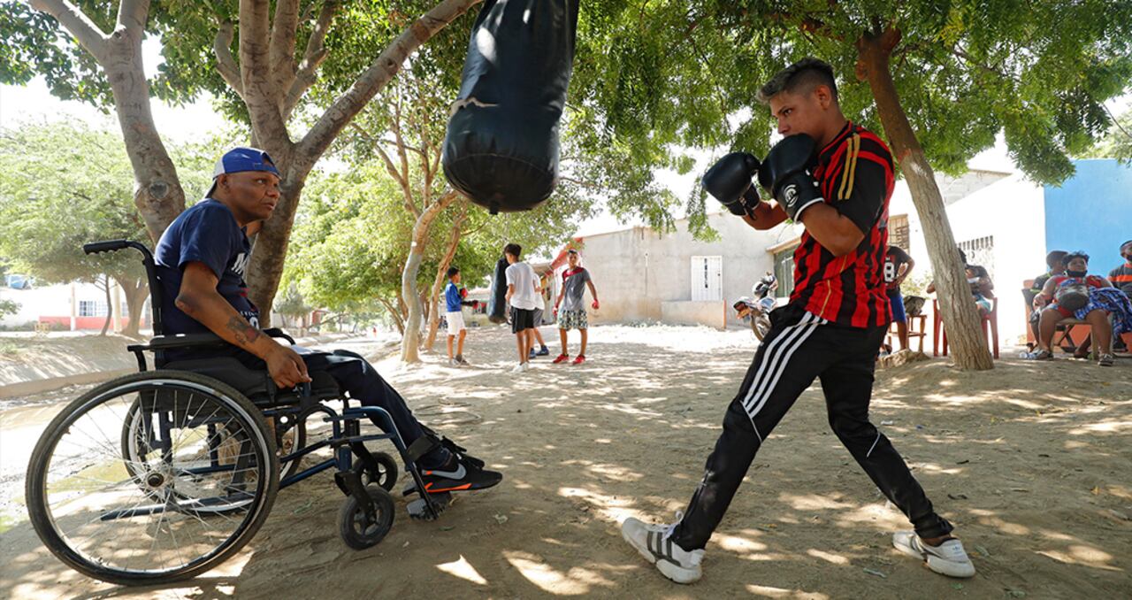 "Kid" Wilson (izquierda) junto a uno de sus mejores boxeadores. Eliseo Moreno (derecha).