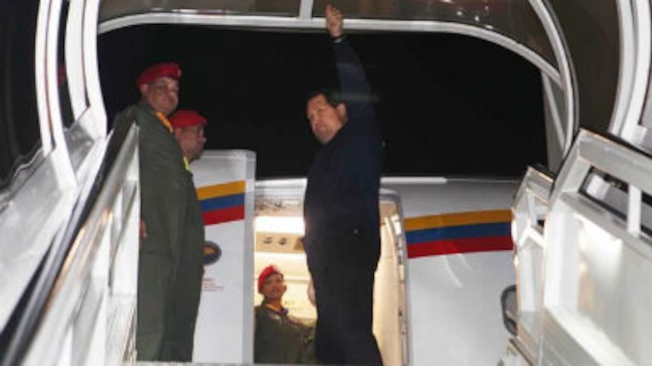 El presidente venezolano, Hugo Chávez, viaja rumbo a Cuba -el sábado- desde Caracas, para recibir un tercer ciclo de radioterapia.