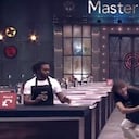 Carolina Gómez tuvo un leve tropiezo al presentar su plato en el reto de eliminación