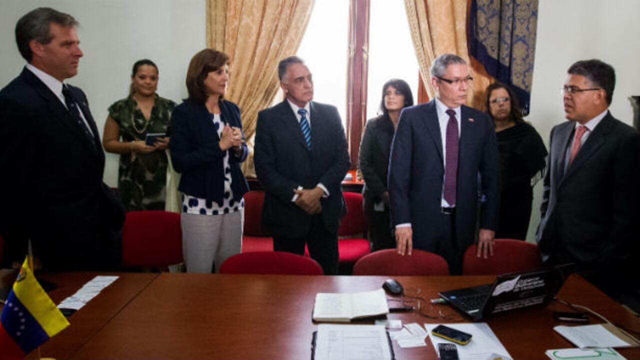 Avanza en Caracas la reunión de la comisión mixta colombo-venezolana, encabezada por la canciller Holguín y su homólogo Elías Jaua.