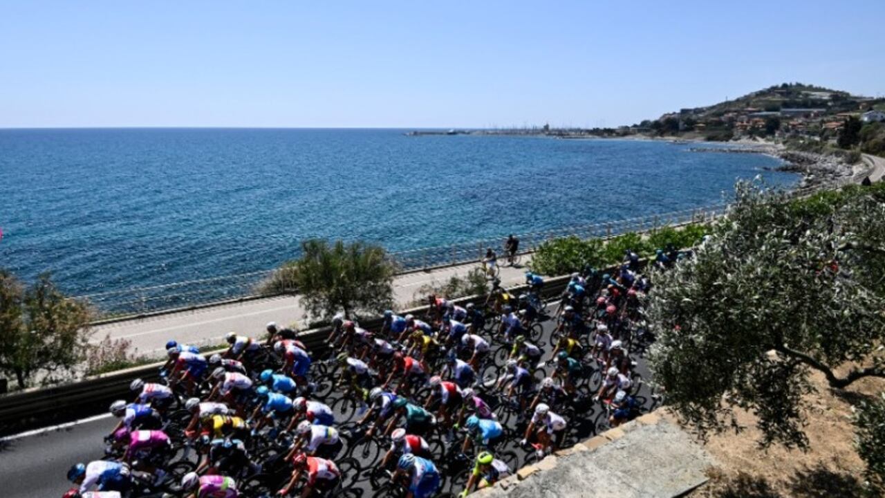 El pelotón afronta otro exigente recorrido de 153 kilómetros y casi 3.500 metros de desnivel acumulados camino de Turín. Un primer paso por el Colle della Maddalena (3ª) dará paso a dos vueltas a un exigente circuito que incluye la subida al exigente Bric del Duca (2ª) y a la Colle della Maddalena (3ª) además de otras dos cotas no puntuables antes de la meta de Turín.