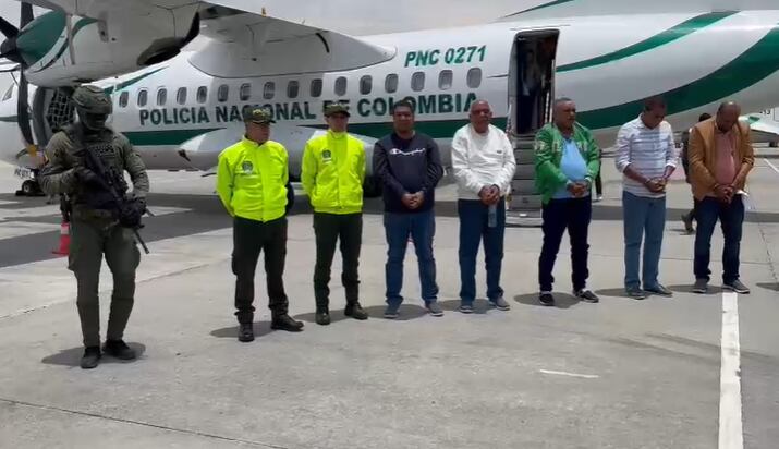Según las autoridades, los detenidos hacían parte de una red dedicada al envío de cocaína al exterior. El caso sacude a la clase política de Dibulla, Guajira.