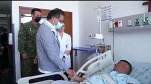 El presidente Gustavo Petro visitó a los militares heridos.