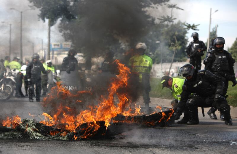 Las protestas de los conductores dificultan desde la tarde del lunes la movilidad en varios puntos de Bogotá.