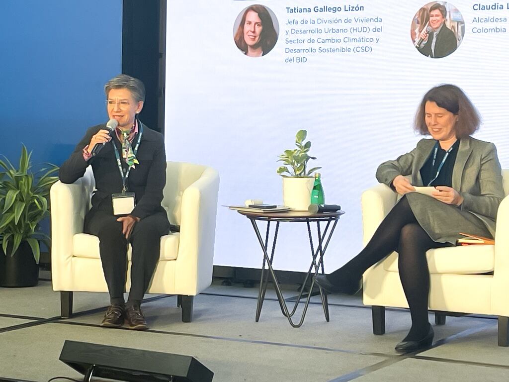 Claudia López participando de la reunión de Alcaldes BID, en Denver.