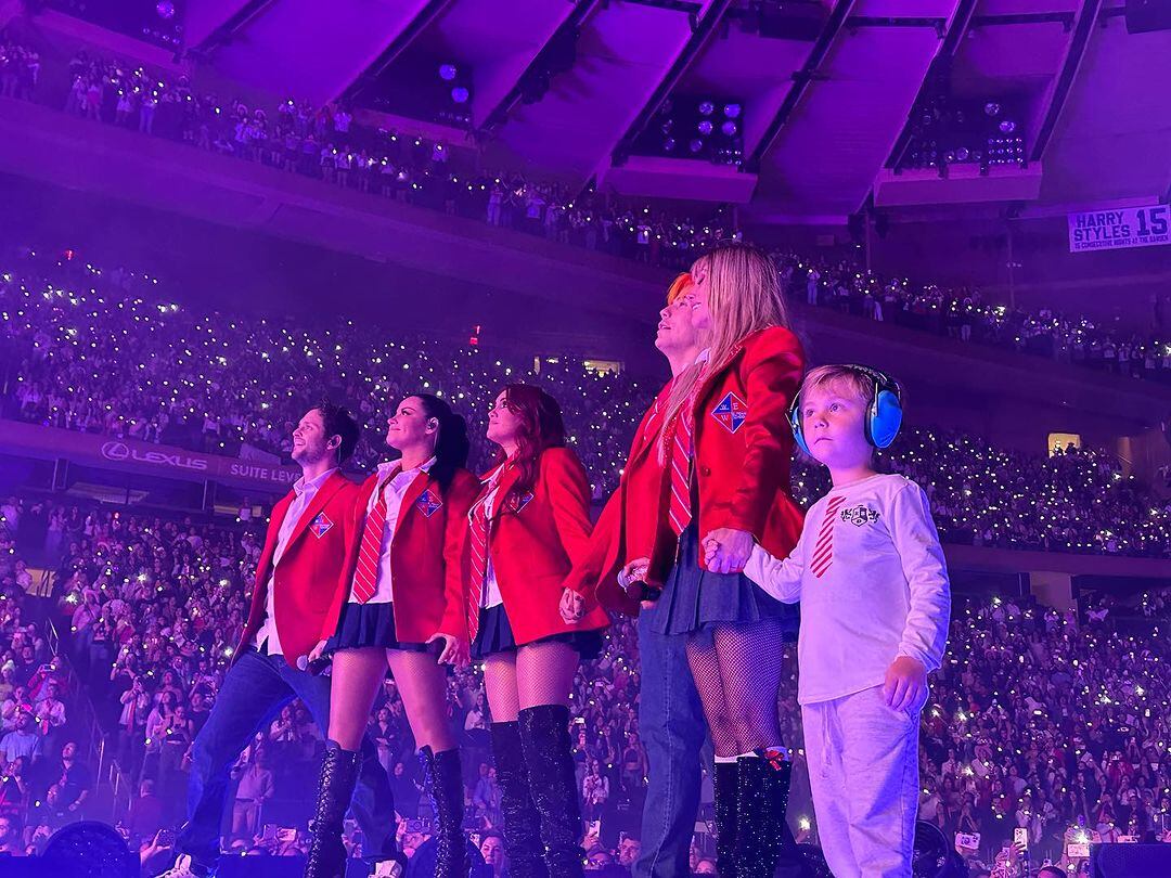 Anahí se pronunció por críticas que han recibido sus compañeras