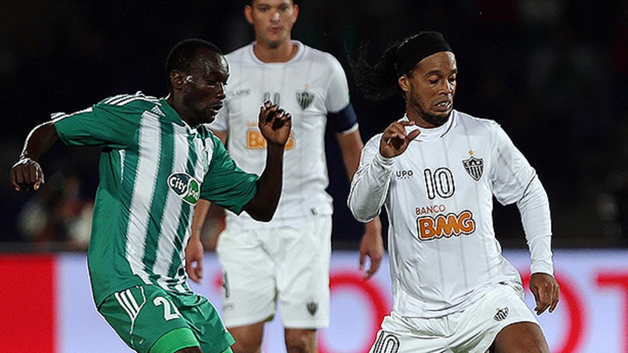 Ronaldinho se quedó sin el único trofeo que le faltaba en su galería.