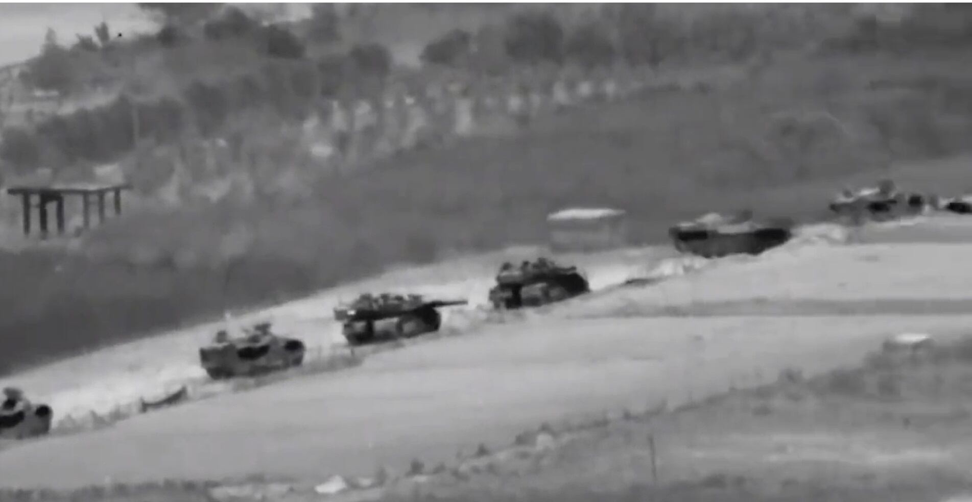 Desde el 7 de octubre, Israel ha bombardeado constantemente la Franja, matando a más de 7.000 palestinos, incluidos cerca de 3.000 niños. A esto se suma más de un centenar de muertos por las fuerzas israelíes o colonos en Cisjordania.