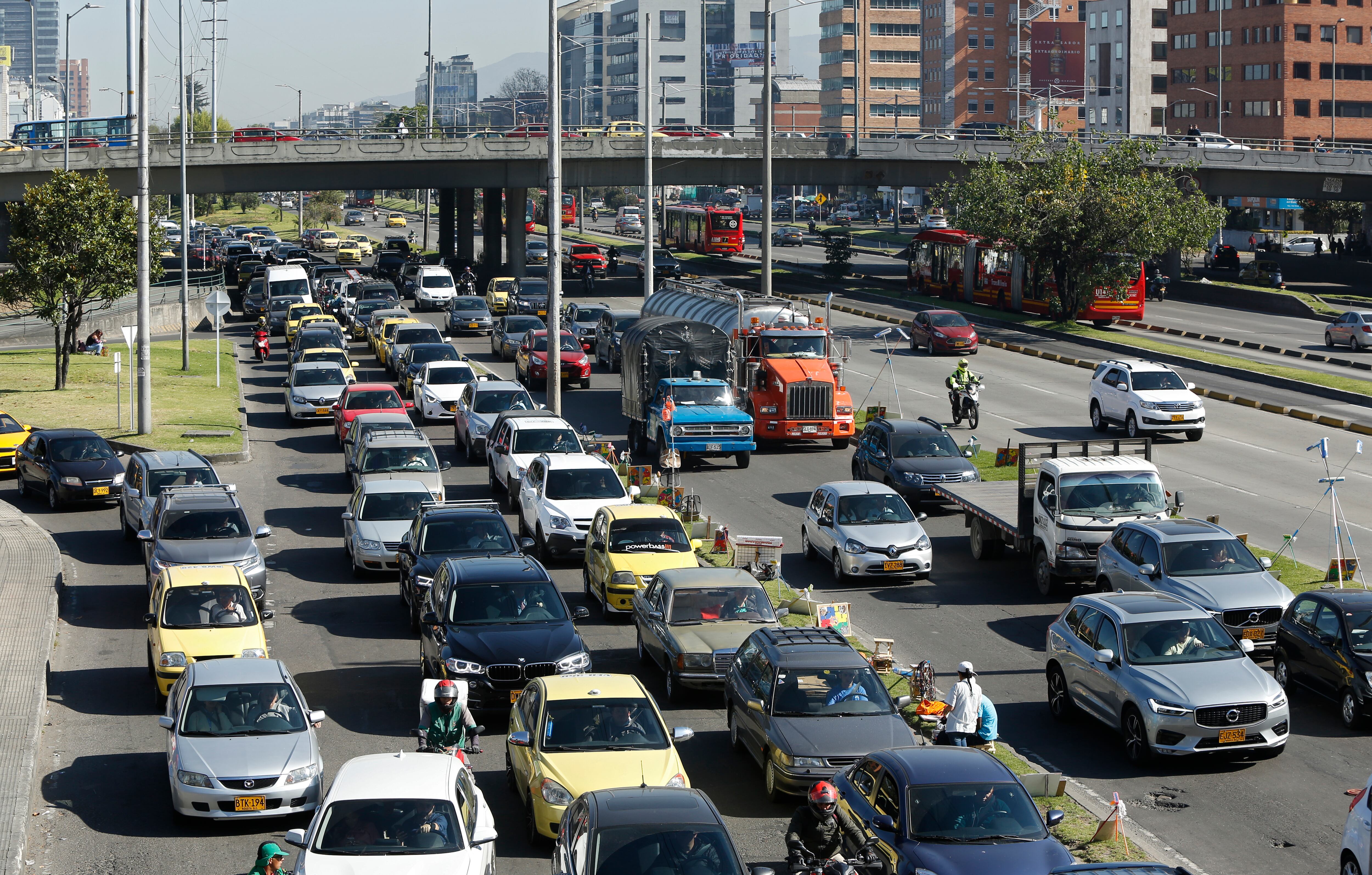 Carros en Bogotá. Foto Guillermo Torres Reina / Semana