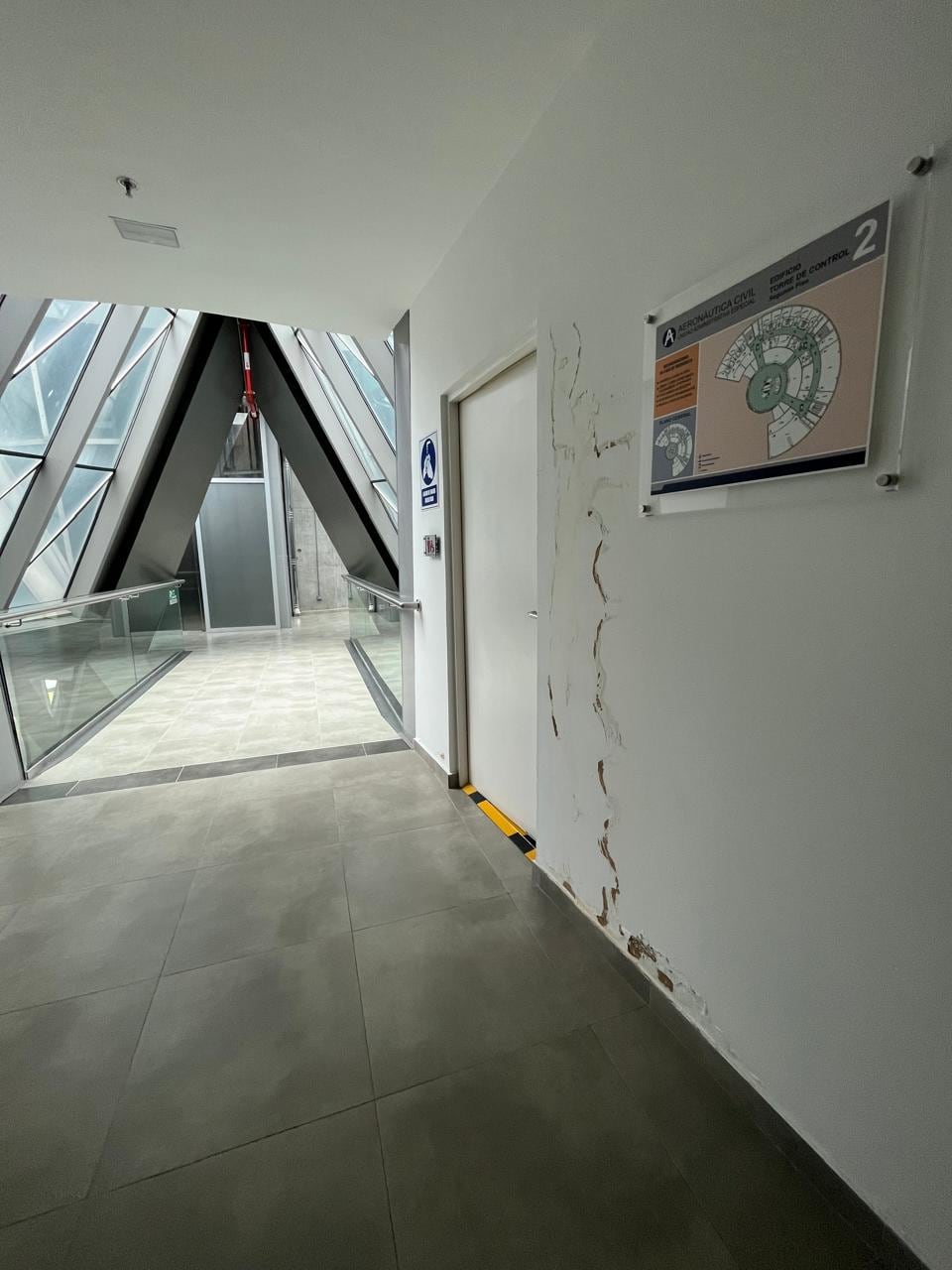 Desastre en la torre de control del aeropuerto El Dorado en Bogotá.