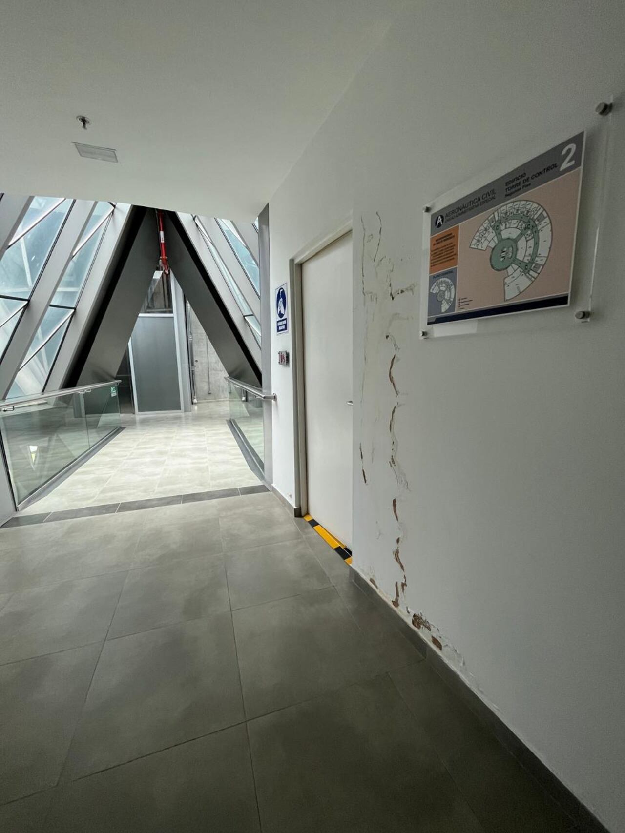 Desastre en la torre de control del aeropuerto El Dorado en Bogotá.