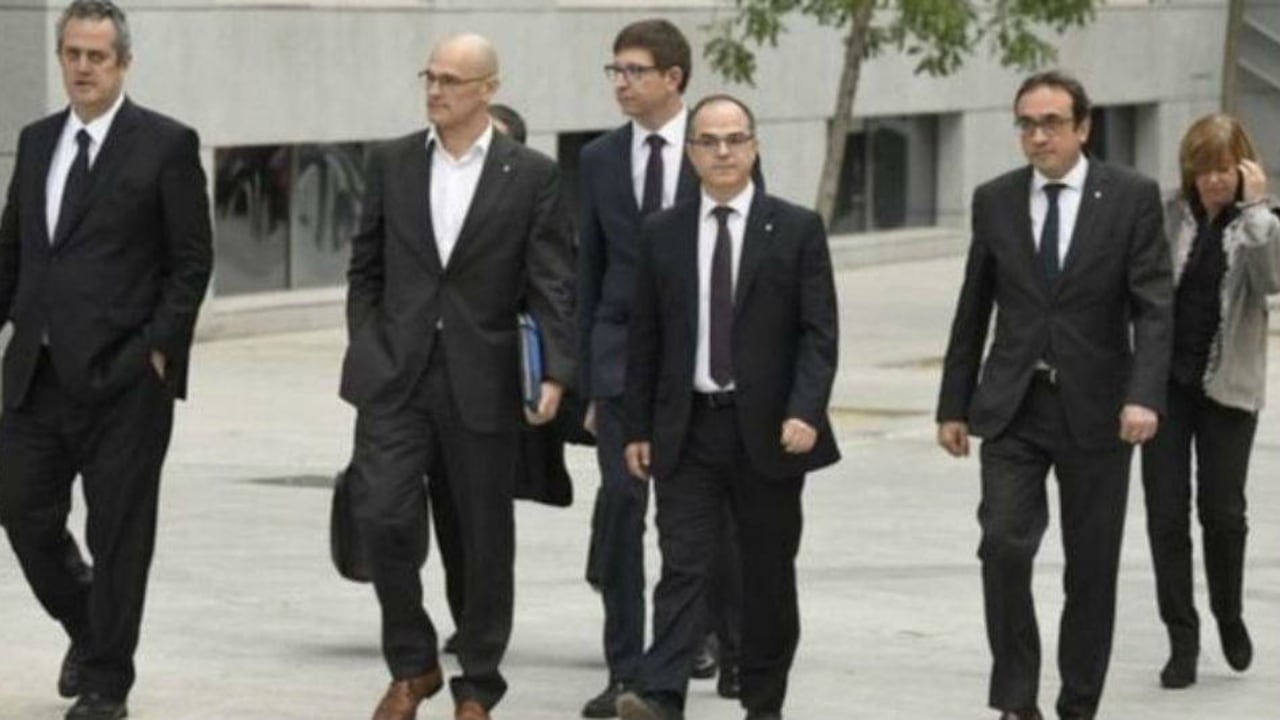 Foto: Exmiembros del gobierno catalán a su llegada a la Audiencia Nacional/BBC.
