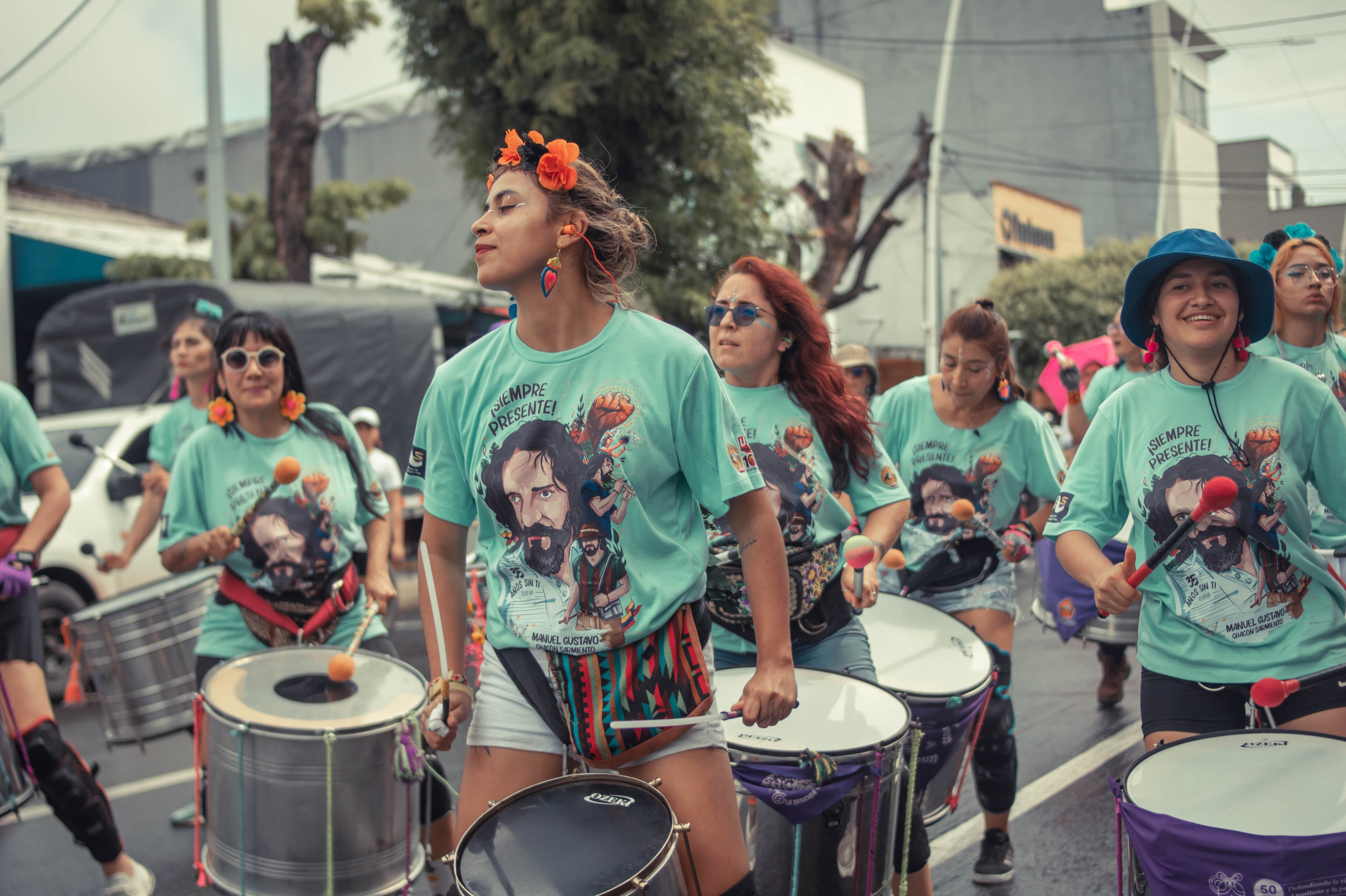 Adriana Lizcano y la Batucada Guarich