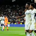Rodrygo y Vinicius celebrando en la goleda del Real Madrid sobre Valencia.