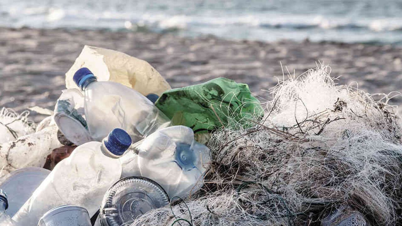 La ONU advierte que, de no tomar las medidas adecuadas, para 2050 cerca de 12.000 millones de toneladas de desechos plásticos circularán en vertederos y océanos.