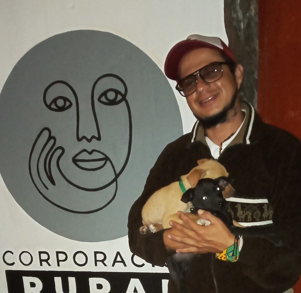 Javier Usechi tenía 42 años.