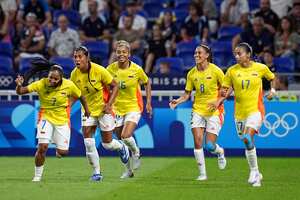 Colombia's Manuela Pavi, left, celebrates with her teammates after scoring during the women's Group A soccer match between France and Colombia at the Lyon stadium during the 2024 Summer Olympics, Thursday, July 25, 2024, in Decines, France. (AP Photo/Laurent Cipriani)