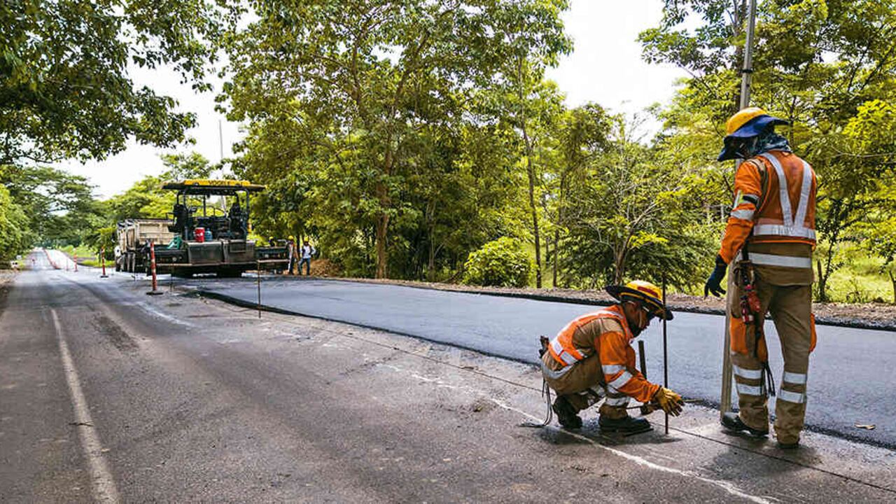 Las vías terciarias son el 69% de las carreteras del país. El Presidente de la República, Gustavo Petro, ha anunciado que estas vías serán contratadas con las Juntas de Acción Comunal.