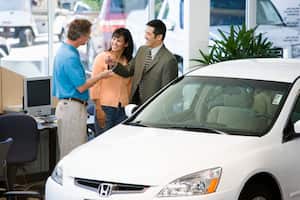 Para algunas personas comprar carro no es una inversión.