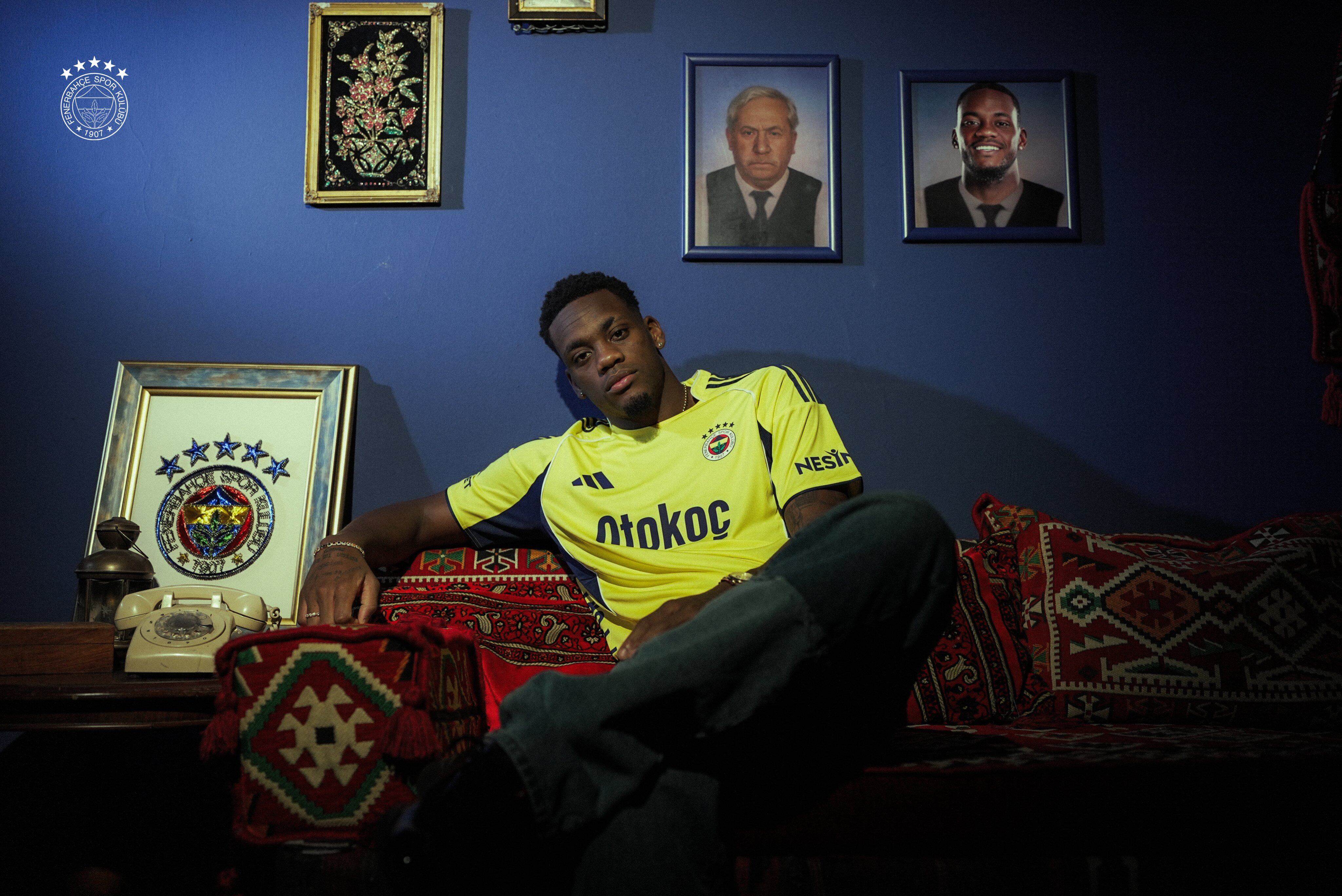 Jhon Jáder Durán en su presentación oficial como nuevo fichaje del Fenerbahce