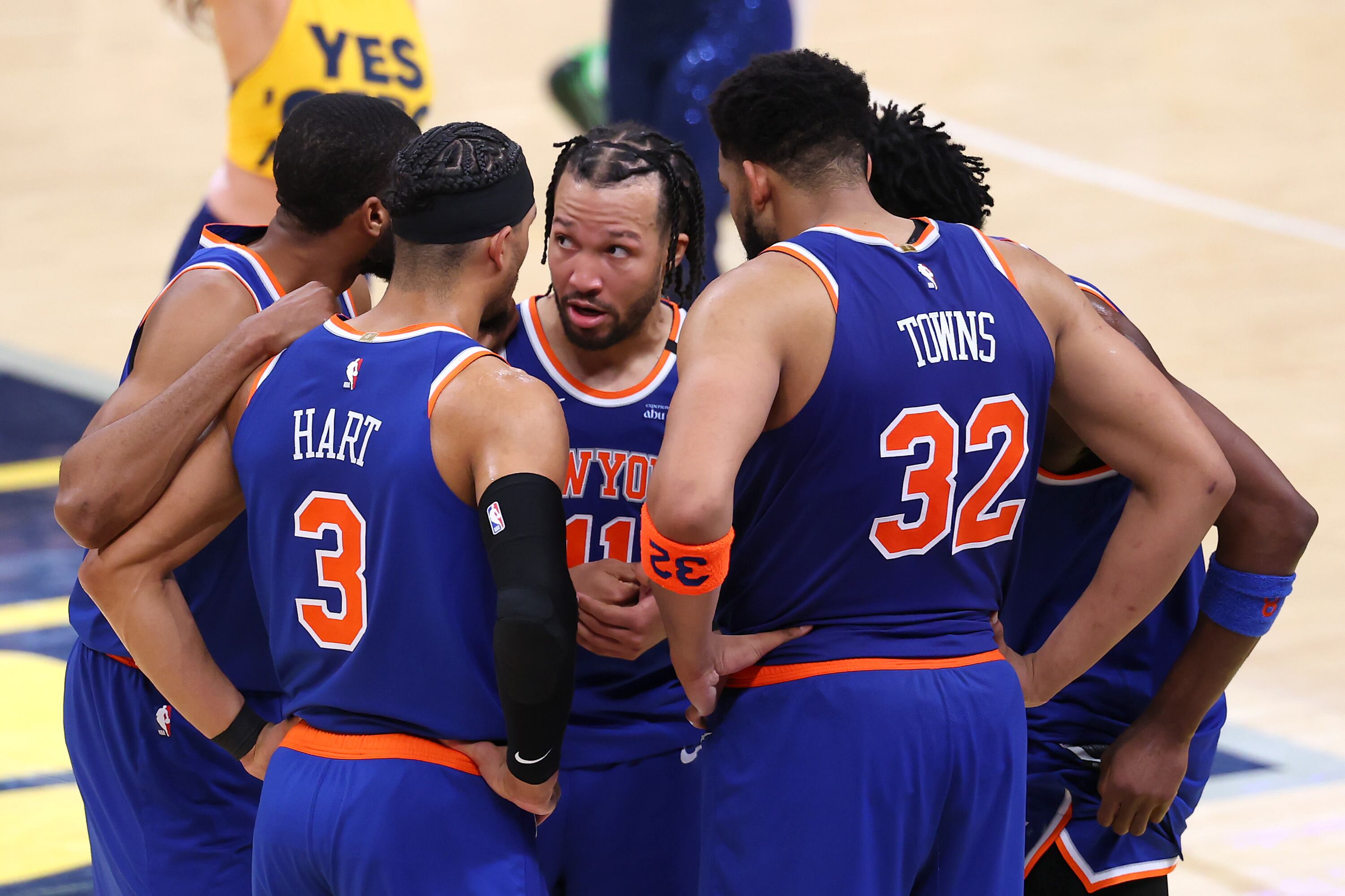 INDIANAPOLIS, INDIANA - MAY 27: Jalen Brunson #11 of the New York Knicks huddles with his team during the fourth quarter against the Indiana Pacers in Game Four of the Eastern Conference Finals of the 2025 NBA Playoffs at Gainbridge Fieldhouse on May 27, 2025 in Indianapolis, Indiana. NOTE TO USER: User expressly acknowledges and agrees that, by downloading and or using this photograph, User is consenting to the terms and conditions of the Getty Images License Agreement. (Photo by Gregory Shamus/Getty Images)