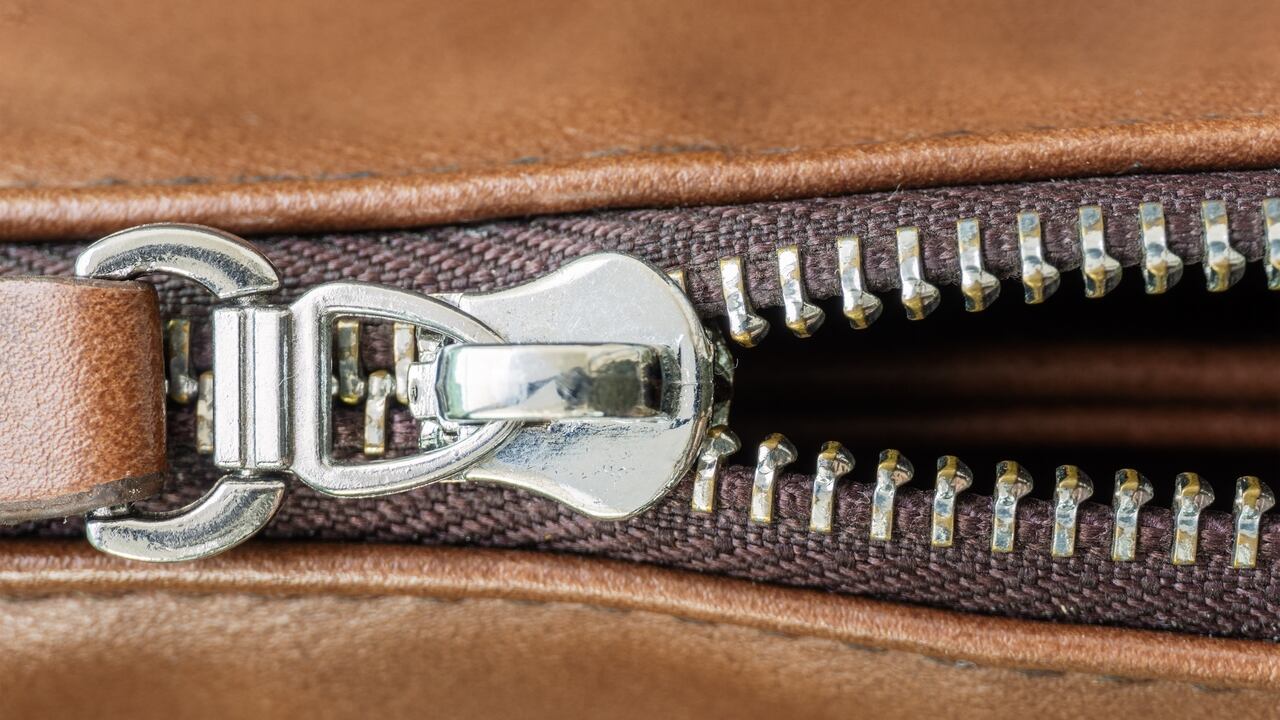 Las cremalleras suelen dañarse por falta de lubricación.