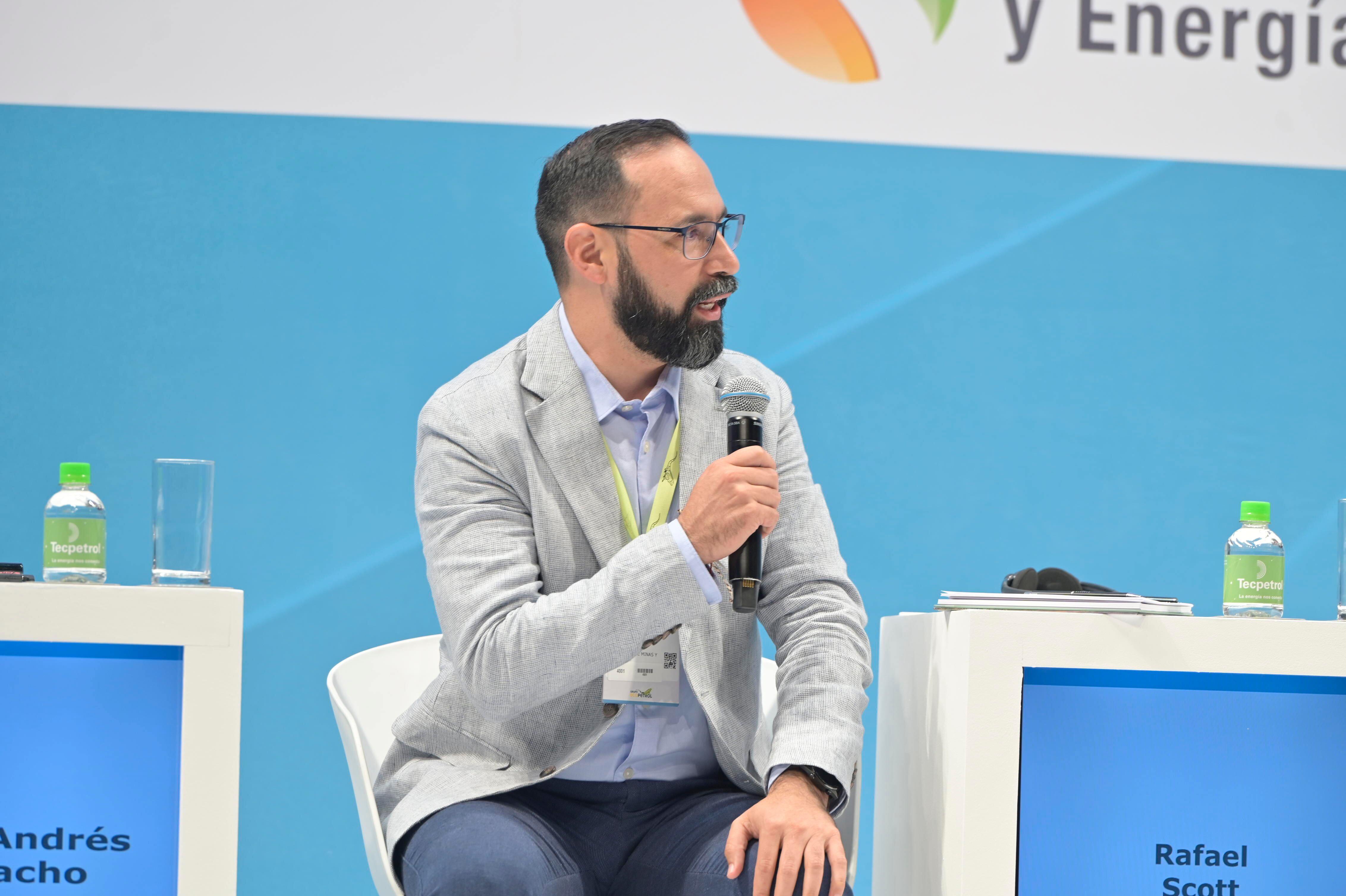 Andrés Camacho, ministro de minas y energía. Foto: VI Cumbre petróleo, energía y gas.