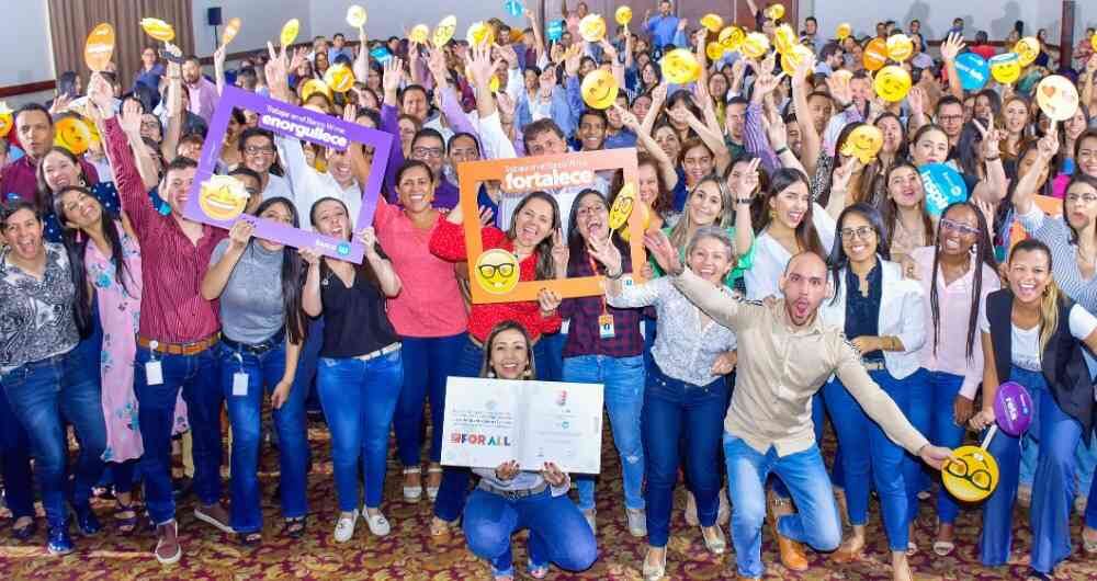 Banco W recibió por segunda vez el reconocimiento Great Place to Work® como una de las mejores compañías para trabajar en Colombia, ubicándose en el puesto 13 en la categoría de empresas de más de 500 colaboradores.