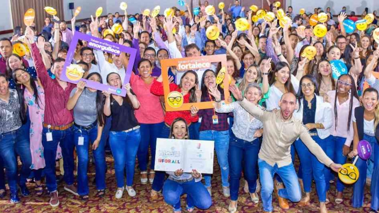 Banco W recibió por segunda vez el reconocimiento Great Place to Work® como una de las mejores compañías para trabajar en Colombia, ubicándose en el puesto 13 en la categoría de empresas de más de 500 colaboradores.