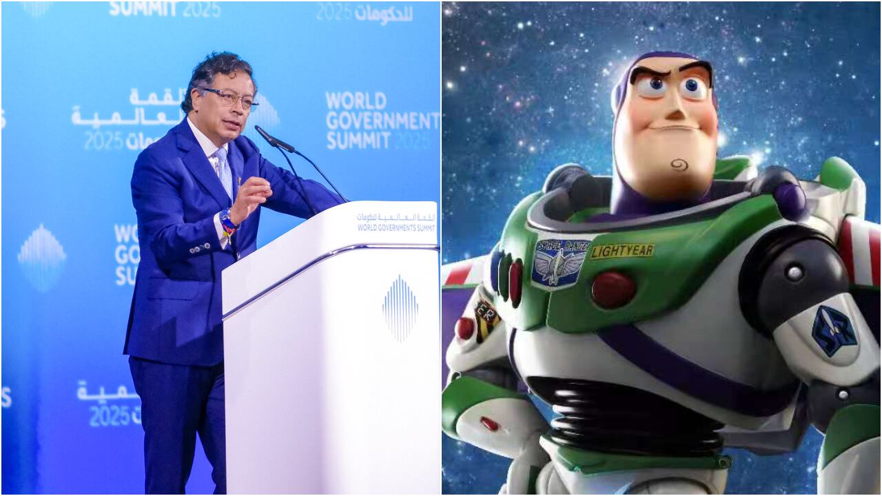 El presidente, Gustavo Petro ,en el panel sobre inteligencia artificial en Cumbre Mundial de Gobiernos en Dubái. A la derecha, Buzz Lightyear, el famoso personaje de Toy Story