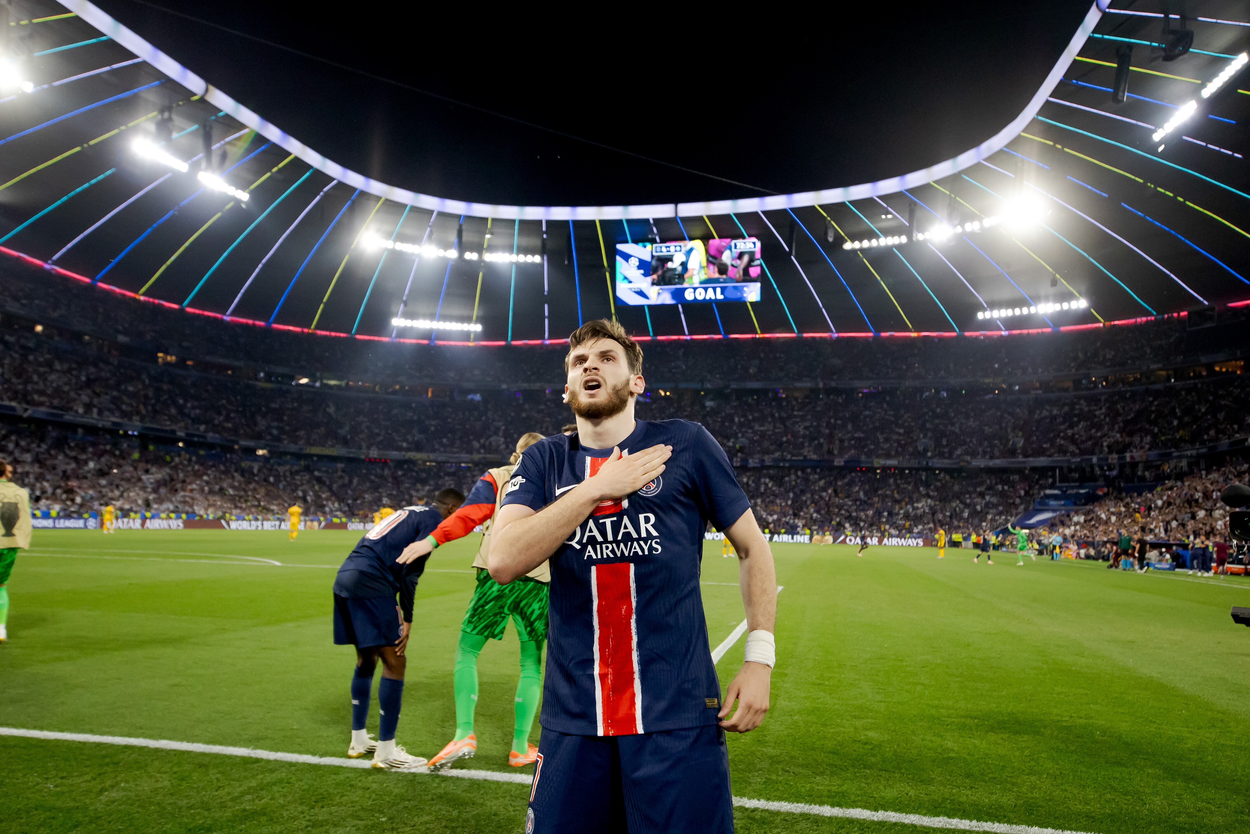 Luis Enrique, técnico del Paris Saint Germain, celebra la primera Liga de Campeones del equipo francés.