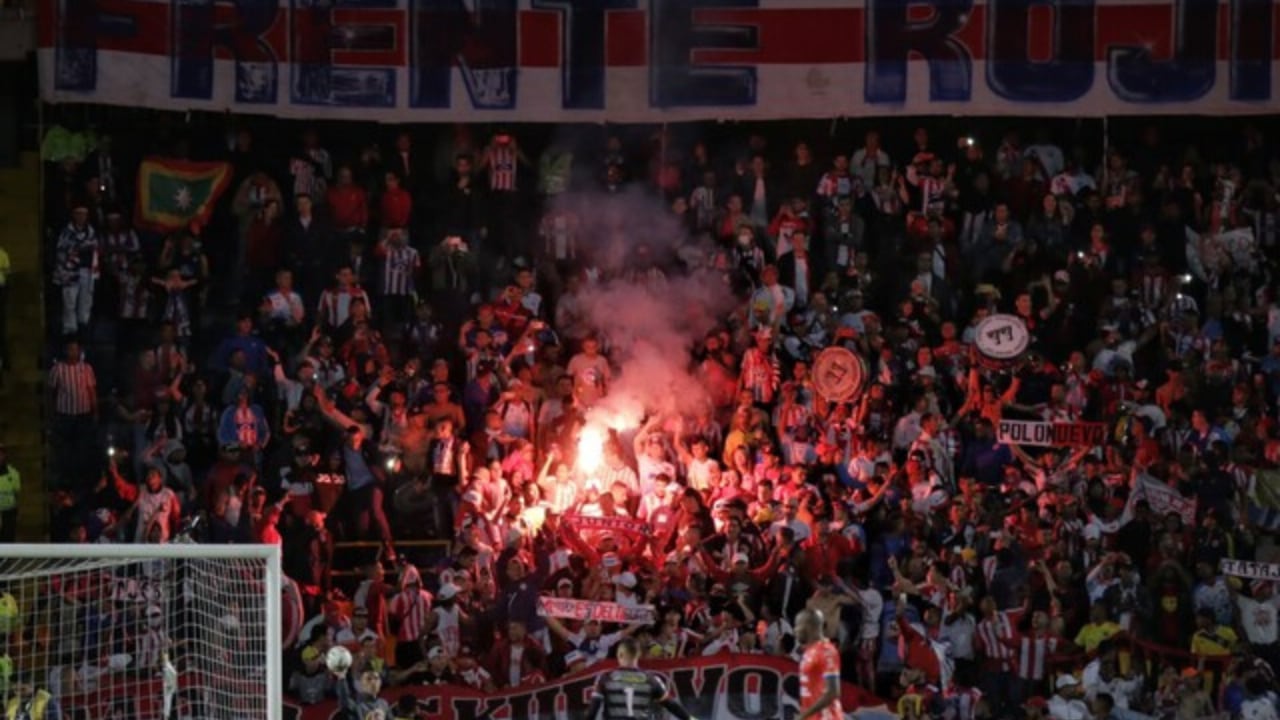 Hinchada de Junior de Barranquilla.