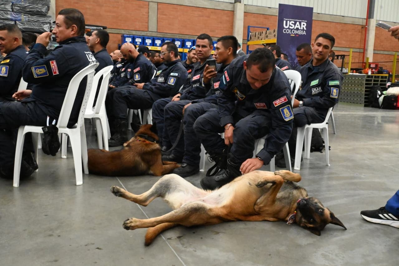 El equipo USAR COL-1 regresó al país tras participar durante ocho días en las labores de búsqueda y rescate en La Guaira.