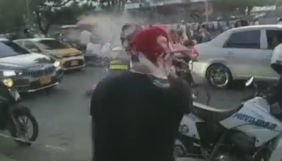 El agente de tránsito fue agredido cuando realizaba su trabajo.