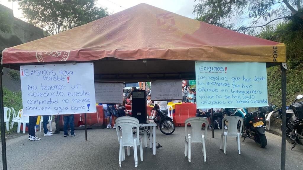 Vía Buga - Buenaventura está bloqueada este lunes: conozca qué está pasando en este paso vehicular.