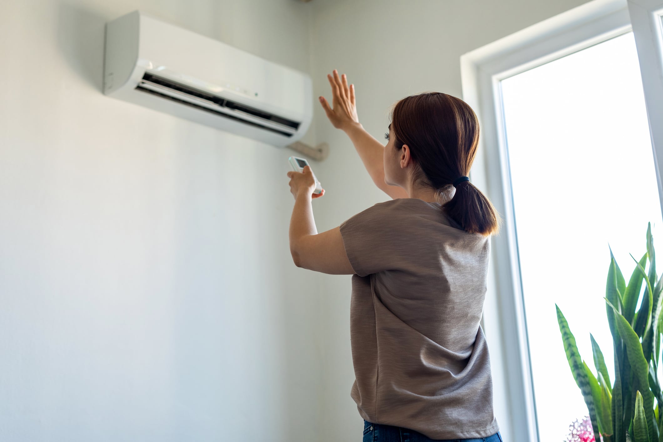El aire acondicionado ofrece alivio del calor, pero un mal uso también puede traer consecuencias.