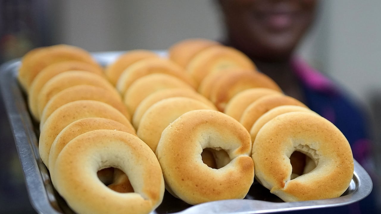 El Pandebono fue calificado como el "mejor pan del mundo" según Taste Atlas. Este producto típico del Valle, se fabrica y comercializa en toda Colombia. Sin embargo la noticia llenado de orgullo a los caleños, pues el pandebono hace parte de la cultura, identidad e historia gastronómica de la región